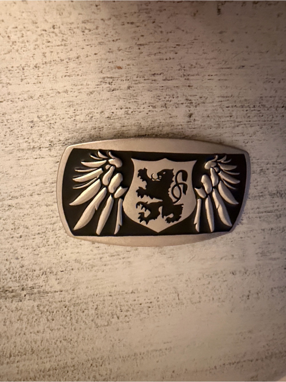 Men's Silver-Tone Black Crest Belt Buckle